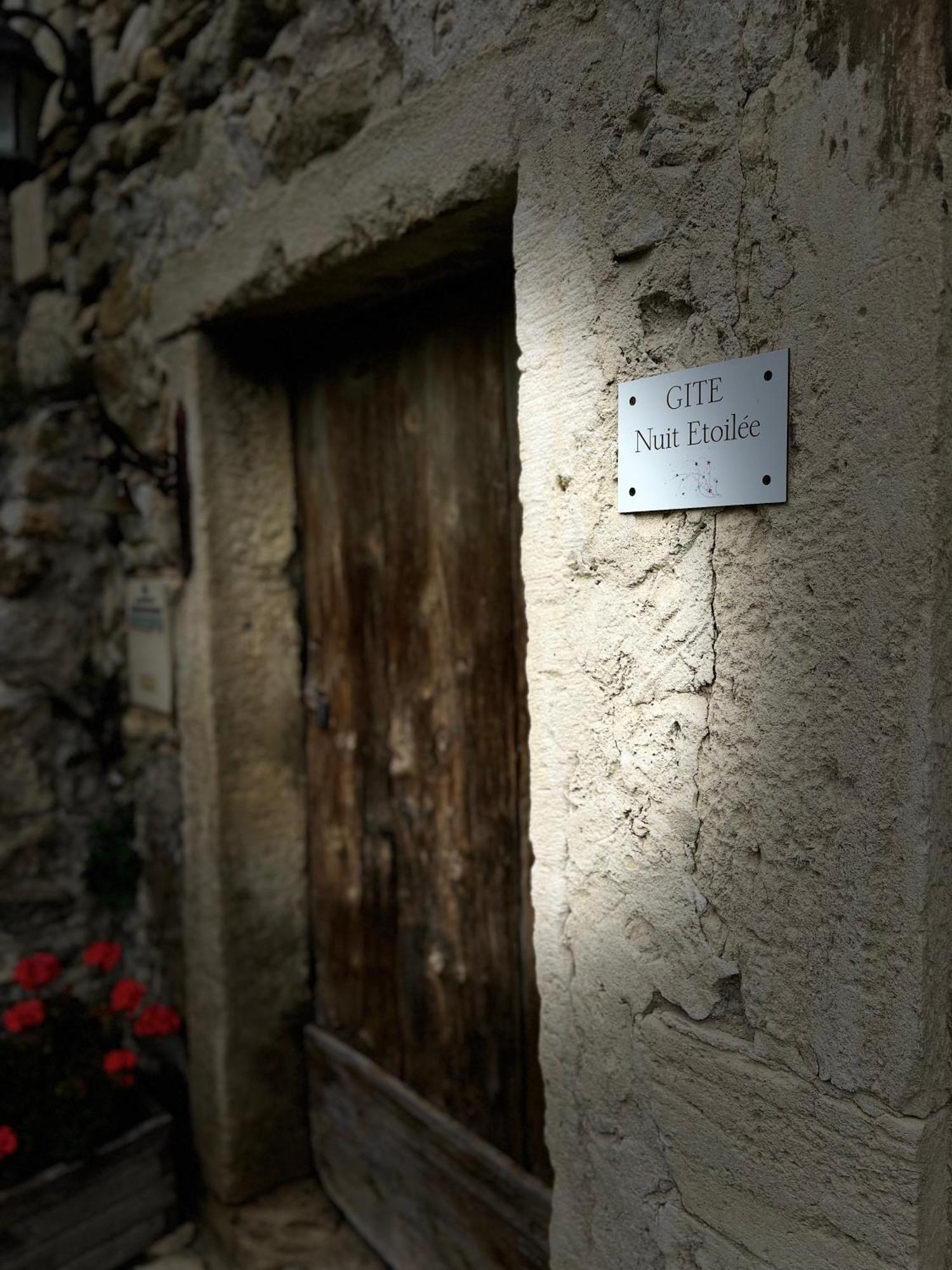 Gites Du Chateau D'Alencon Le Pegue Eksteriør billede