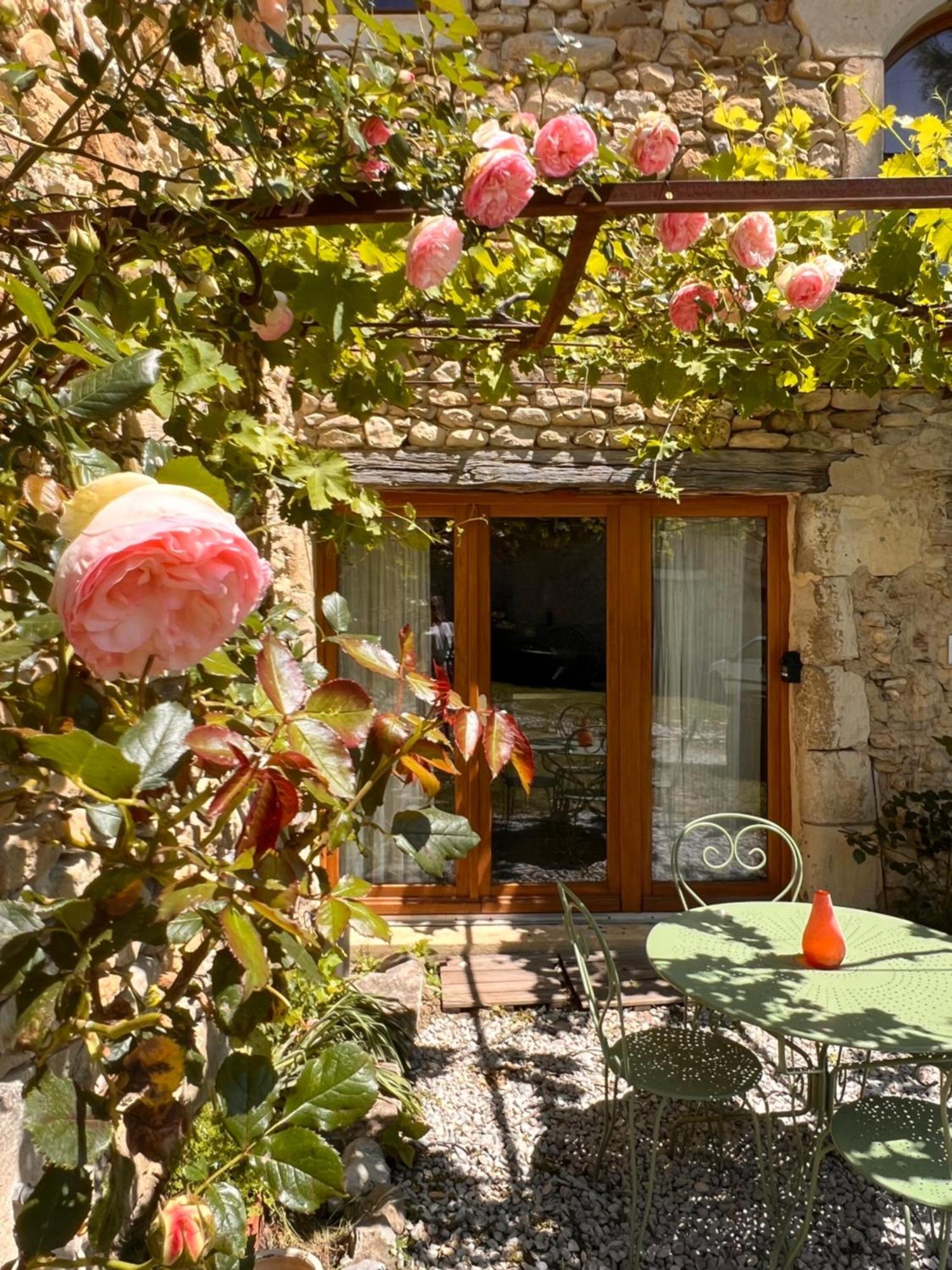 Gites Du Chateau D'Alencon Le Pegue Eksteriør billede