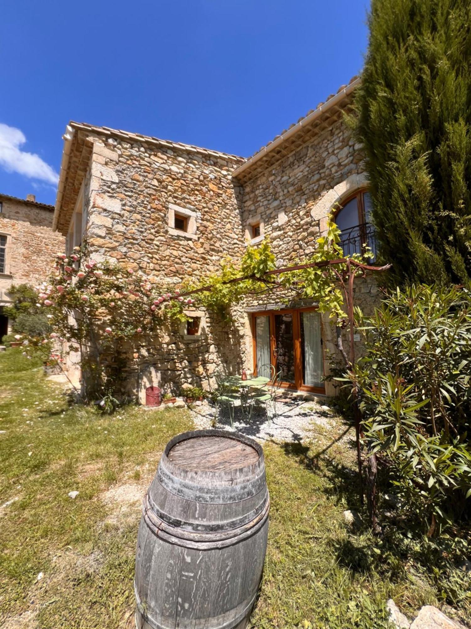 Gites Du Chateau D'Alencon Le Pegue Eksteriør billede