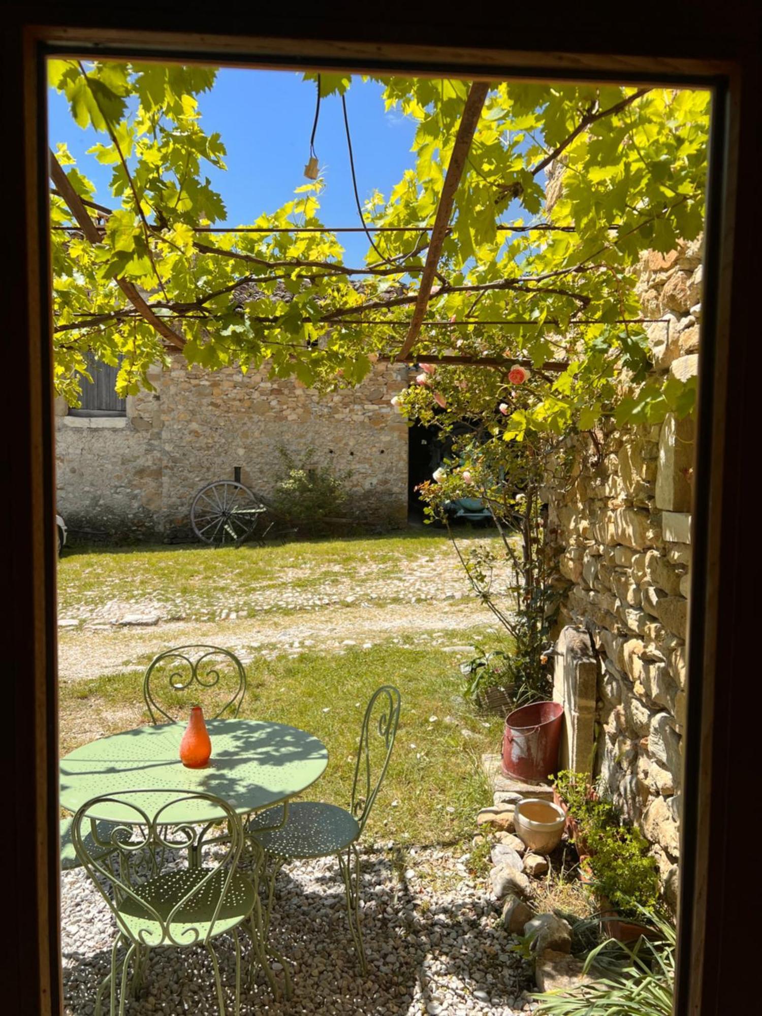 Gites Du Chateau D'Alencon Le Pegue Eksteriør billede