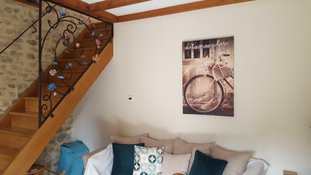 Gites Du Chateau D'Alencon Le Pegue Eksteriør billede