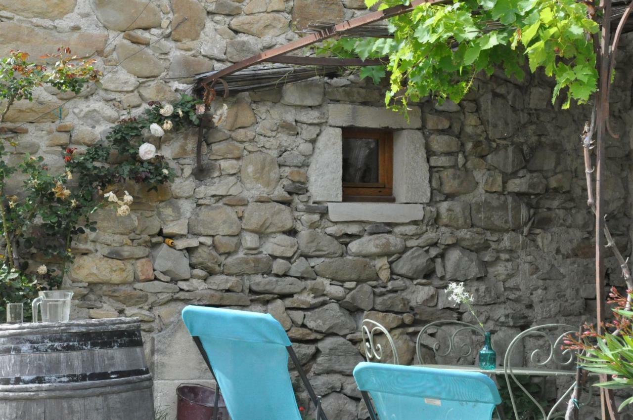 Gites Du Chateau D'Alencon Le Pegue Eksteriør billede